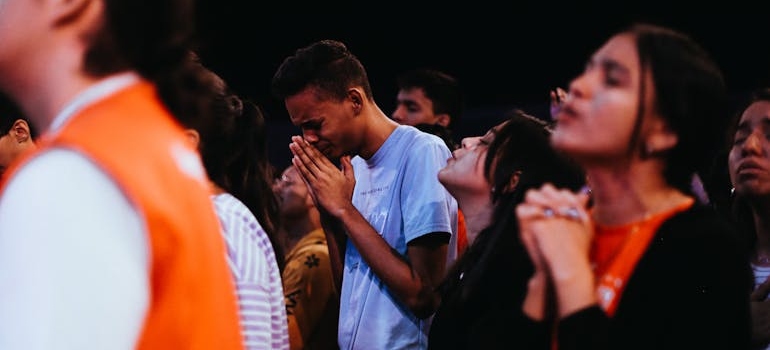 People praying